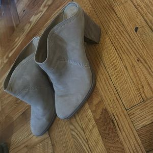 FRANCO SARTO Slip-On Closed Toe Heels